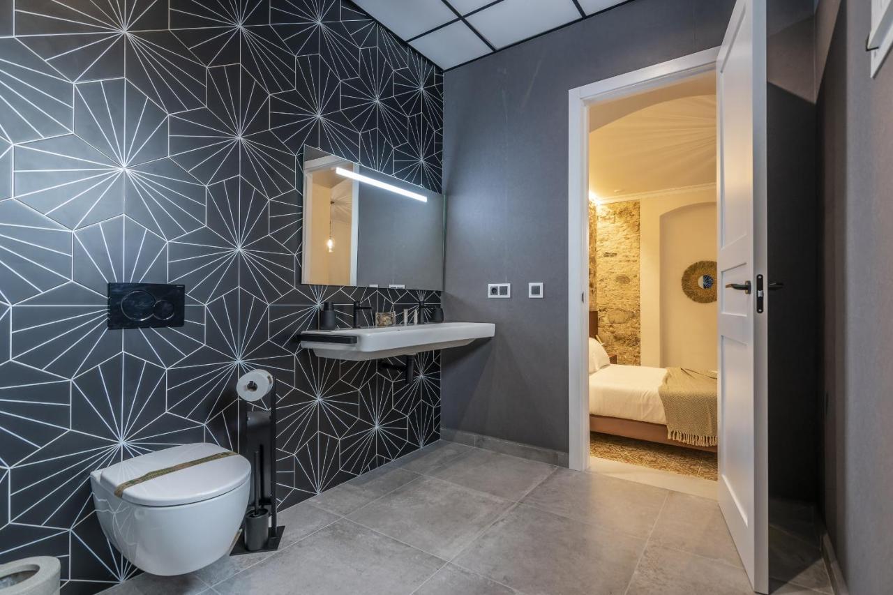 Trajano Premium Estudios By H Ayamonte Ngoại thất bức ảnh