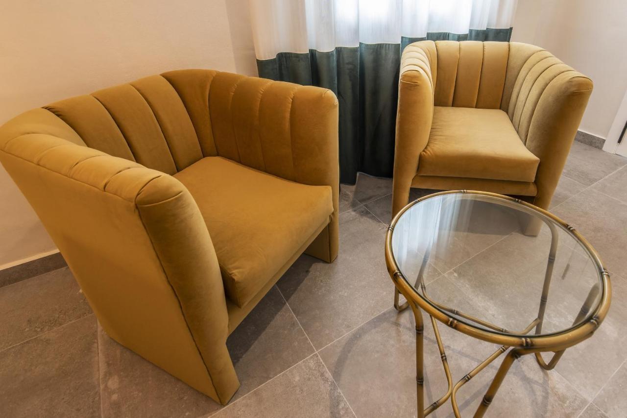 Trajano Premium Estudios By H Ayamonte Ngoại thất bức ảnh